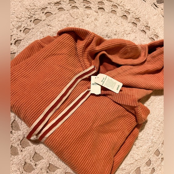 aerie Tops - Aerie Fall Hoodie!